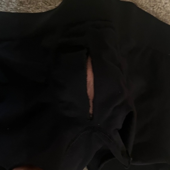 Seamless Ruffled Edge Boyshorts - Picture 3 of 5